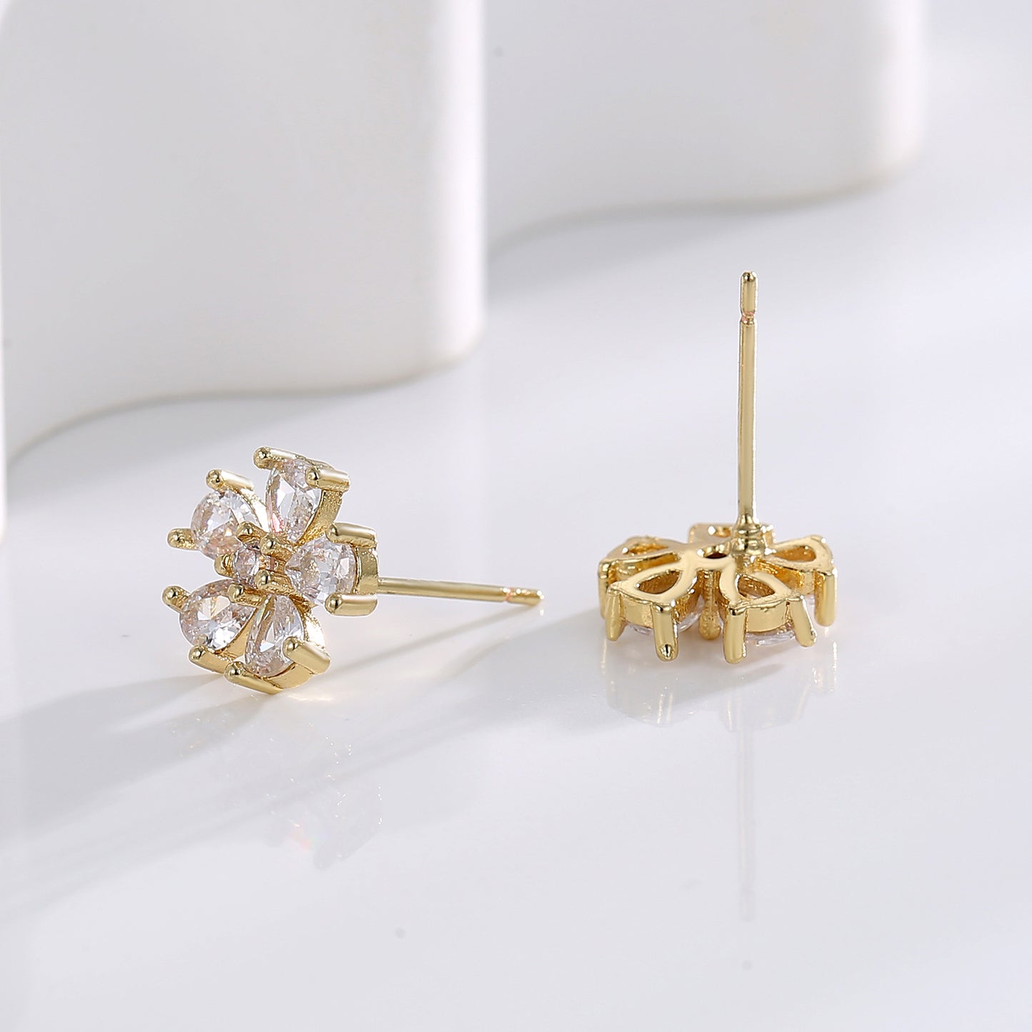 أقراط الزهور الرقيقة