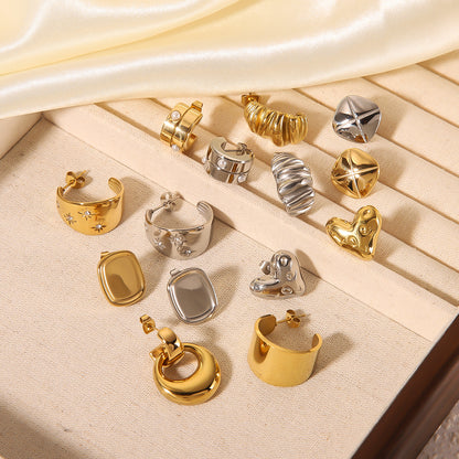 أقراط دائرية على شكل نجمة